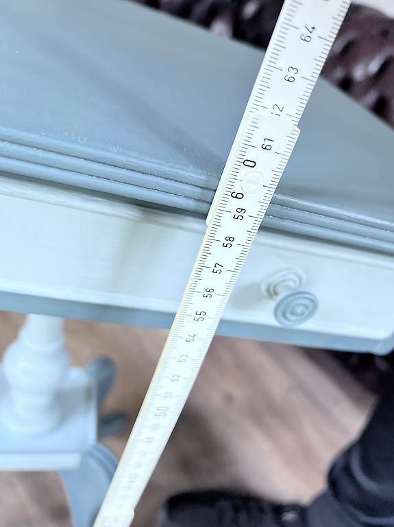 Tische: Stilvolles Beistelltischchen – Gebraucht aus Winterthur von Etterjricardo 3