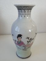 Kleine Vase mit Bemalung Höhe 14 cm