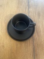 8 Schwarze Kaffeetassen mit Untertassen - Top Zustand!