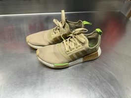 Adidas NMD R1 beige, grüne Akzente
