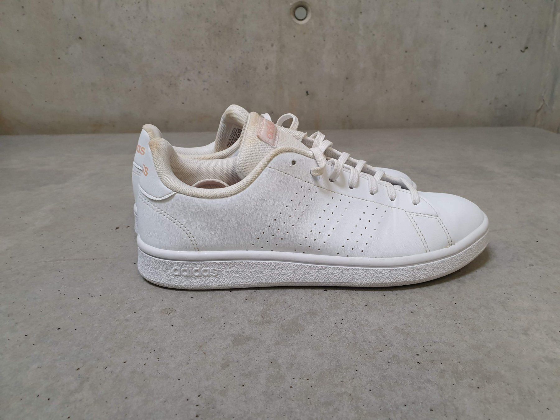Adidas Scarpe da donna: Baskets Adidas Advantage Base 2.0, blanc, taille 39 1/3 – Usato da Fribourg venduto da fripons 1