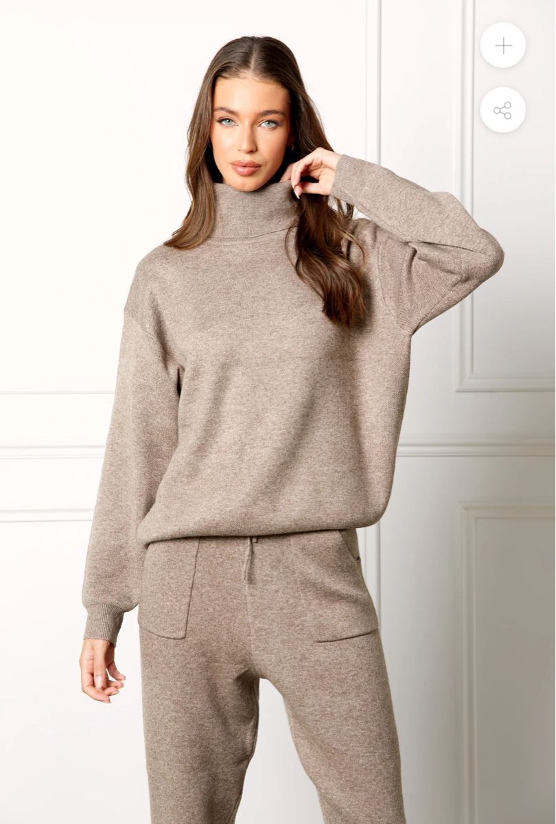Kleiderpakete: Tracksuit – Neu und originalverpackt aus Lugano von Nika_amica 2
