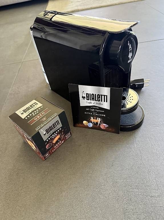 Macchine per caffè & Macchine per espresso: Bialetti Gioia Plus Kapselmaschine Schwarz – Usato da Lyss venduto da Sakeu