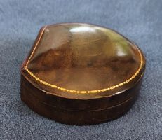 Italienisches Leder-Schmuckkästchen, handappliz. Goldprägung
