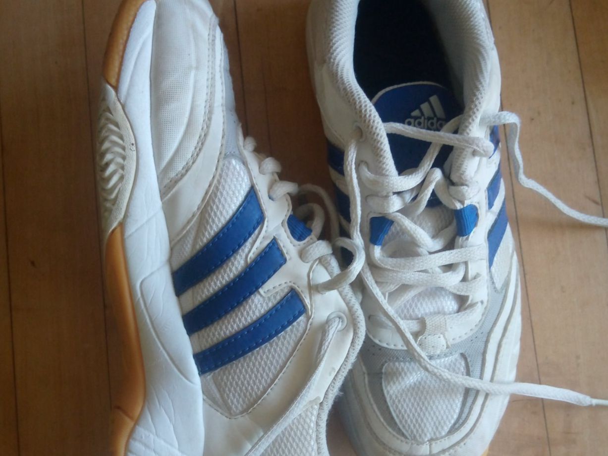 Adidas Herrenschuhe: Adidas Hallenschuhe Grösse 36 gebraucht – Gebraucht aus Magden von Mandy13