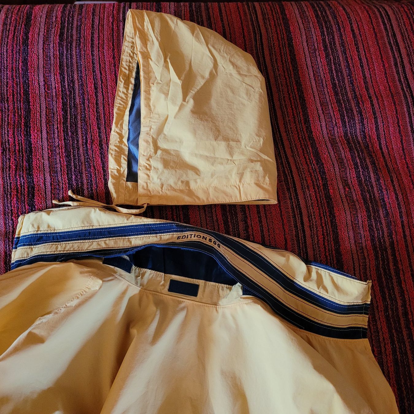 Jacken: Jacke Herren eiergelb Grösse 50, sehr leichtes Material – Gebraucht aus Hondrich von Ebro01 7