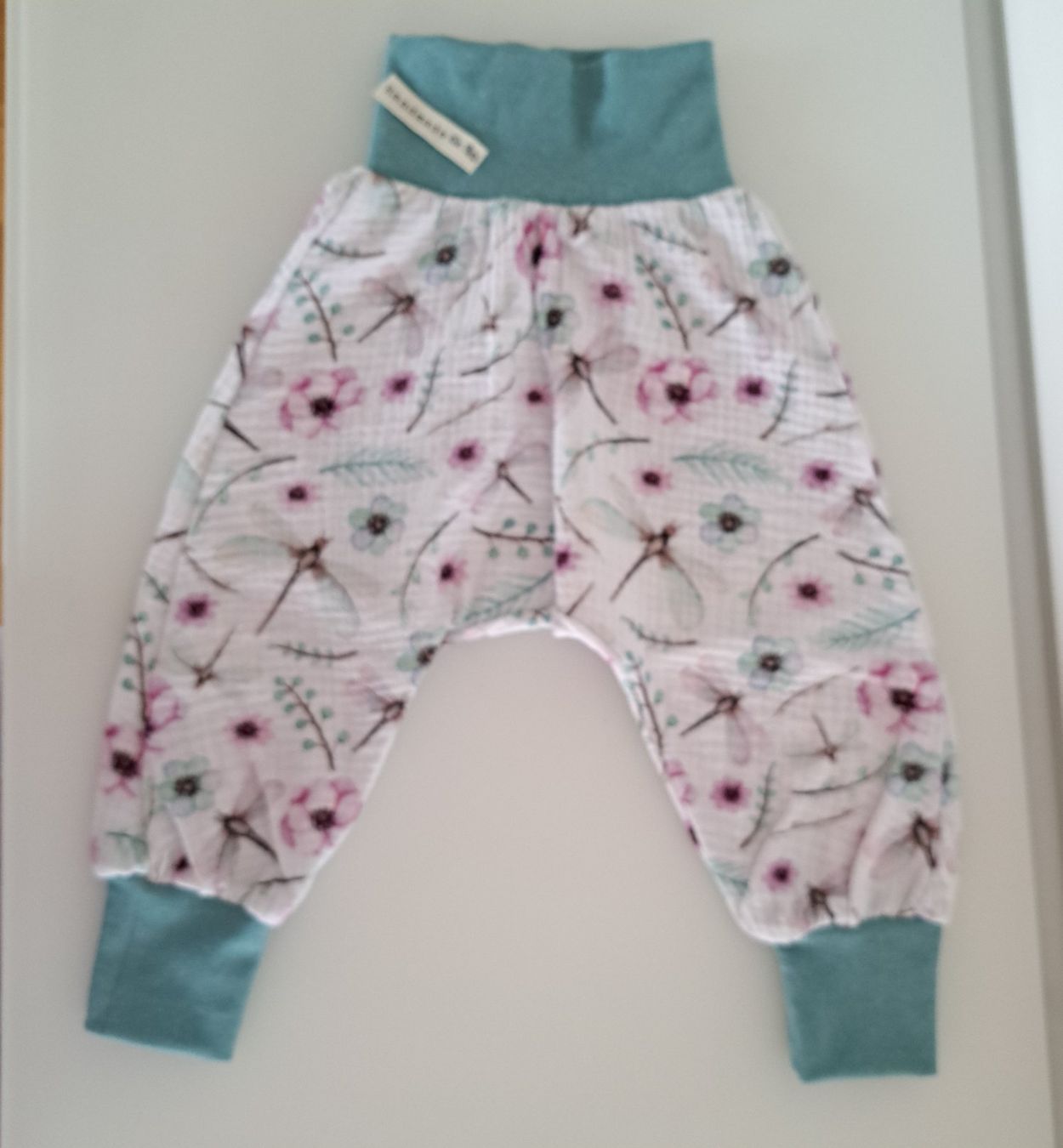 Pantaloni: Coole Pumphose mit Blumen & Libellen Gr. 80, Handmade    NEU – Nuovo e nell'imballaggio originale da Langendorf venduto da thesi246 3