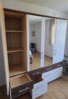 Garderobenschrank mit Spiegeln und Schubladen