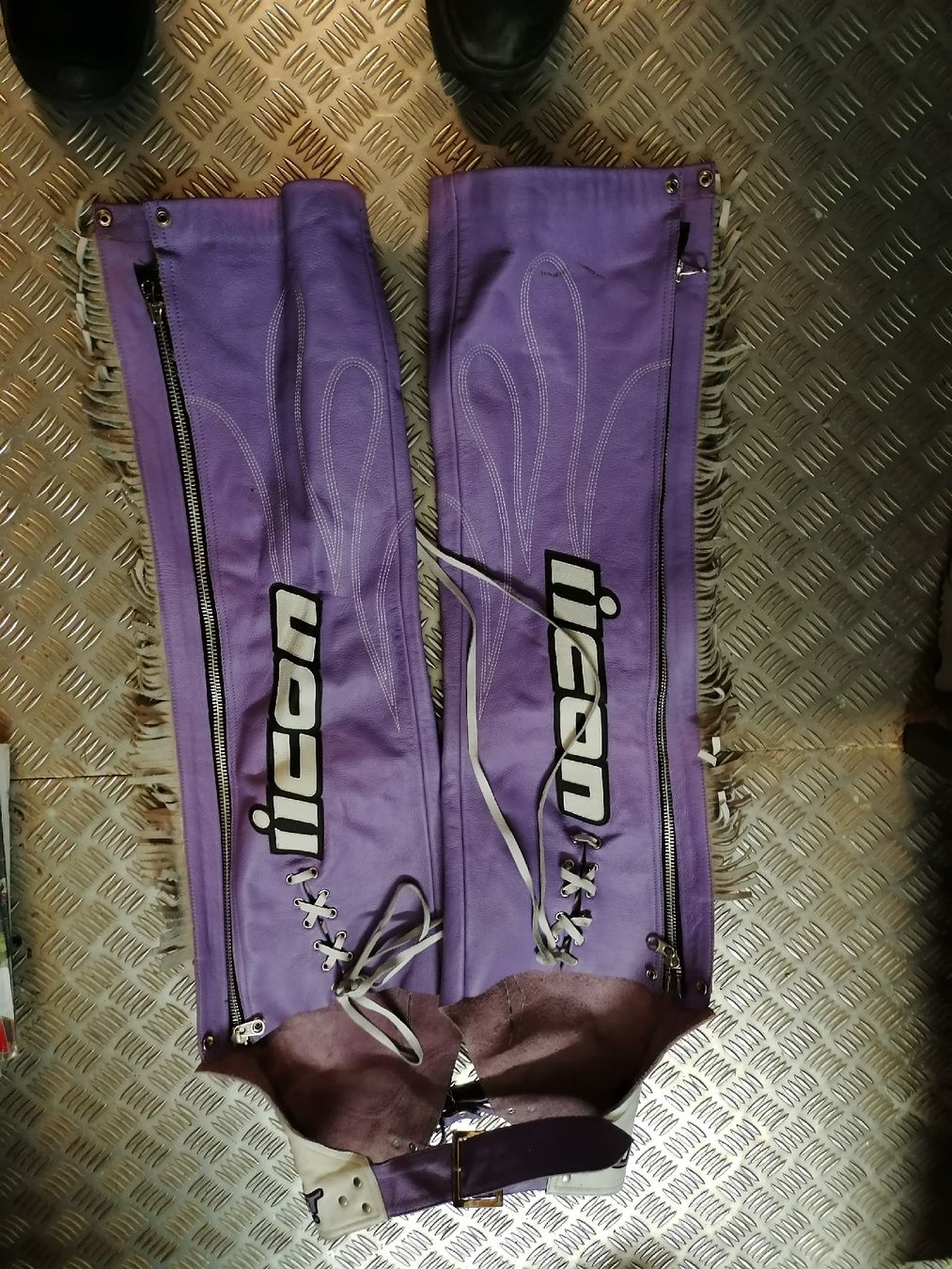 Hosen: Icon Damen Lederchaps – Neu (gemäss Beschreibung) aus Oetwil am See von Avenger07