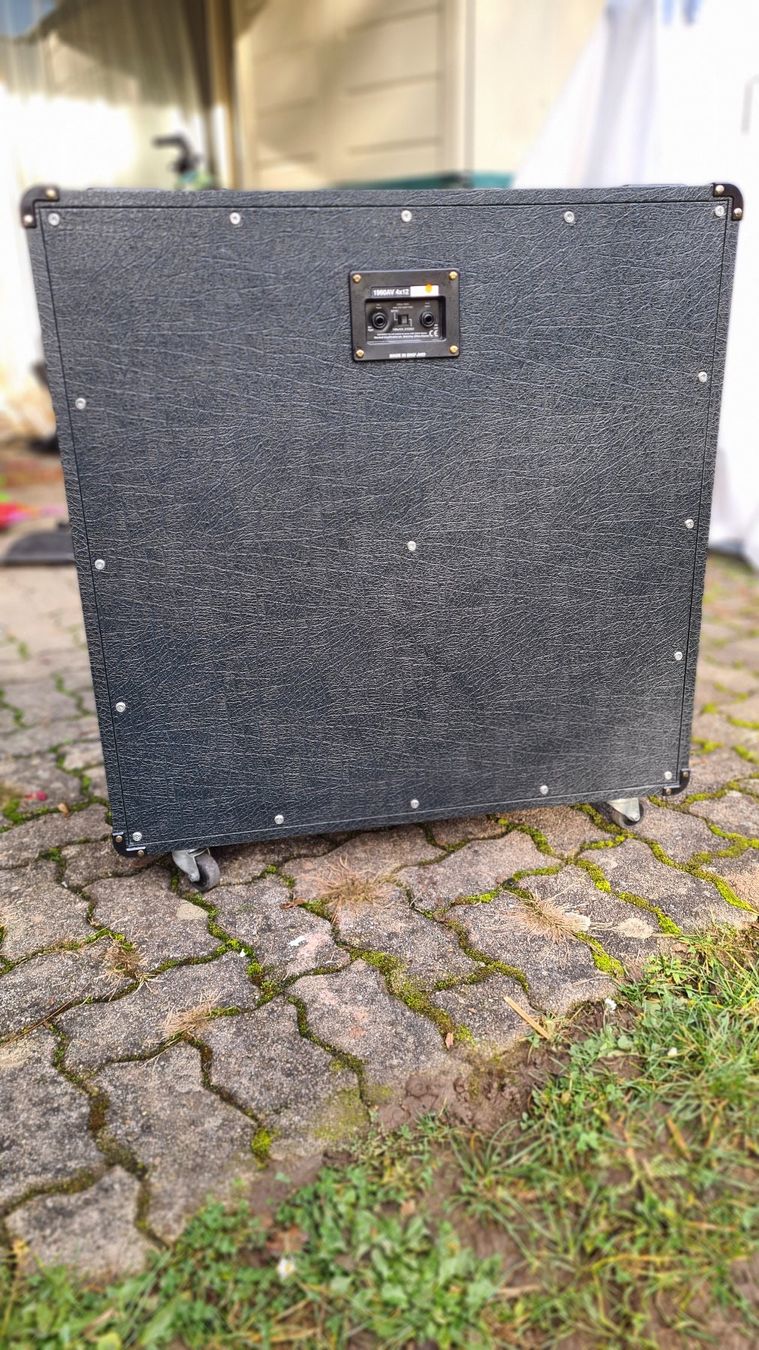 Marshall Casse acustiche: Marshall 1960 AV 412 angled Cabinet 4x12 – Usato da Uster venduto da bobnemet 2