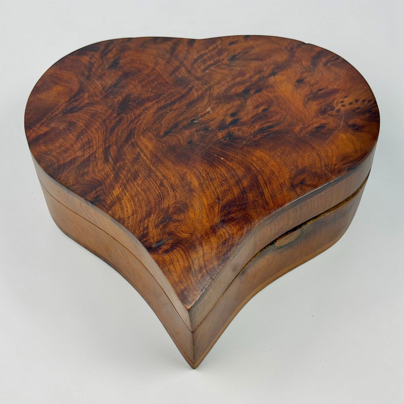 Dosen: Boîte ancienne en loupe de thuya – Gebraucht aus Morges von vintiques