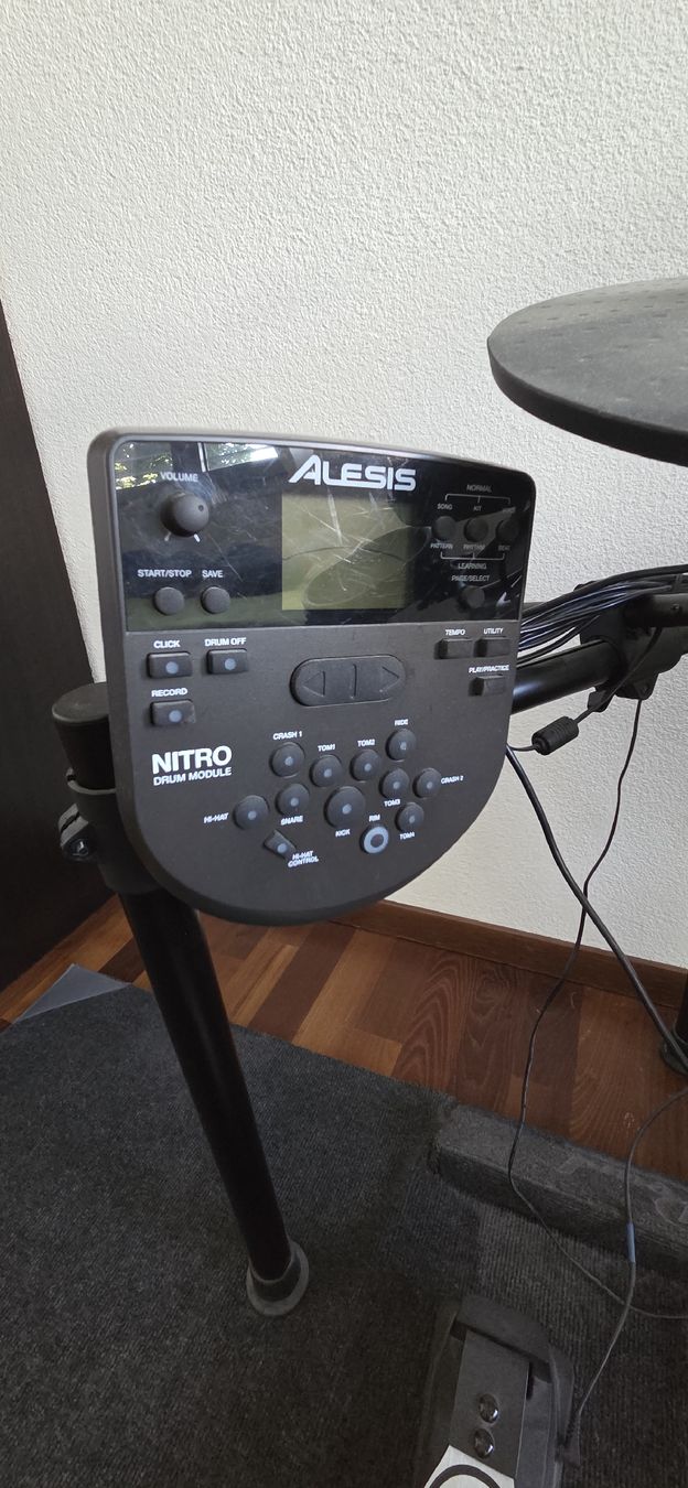 Alesis Strumenti musicali: Batterie  – Usato da Morges venduto da Mlmc 1