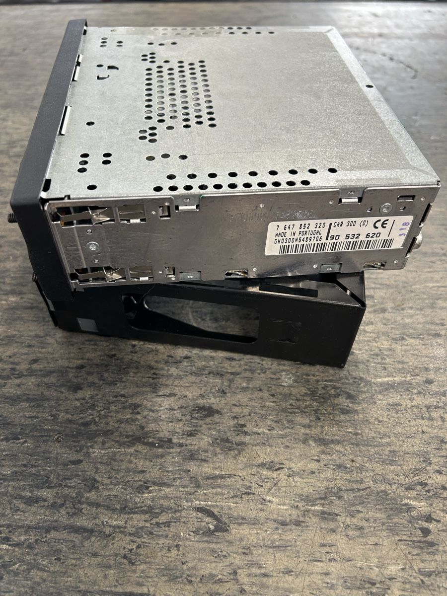 Blaupunkt Radio: Car 300 Blaupunkt Autoradio – Usato da Merenschwand venduto da ___niggi___ 1