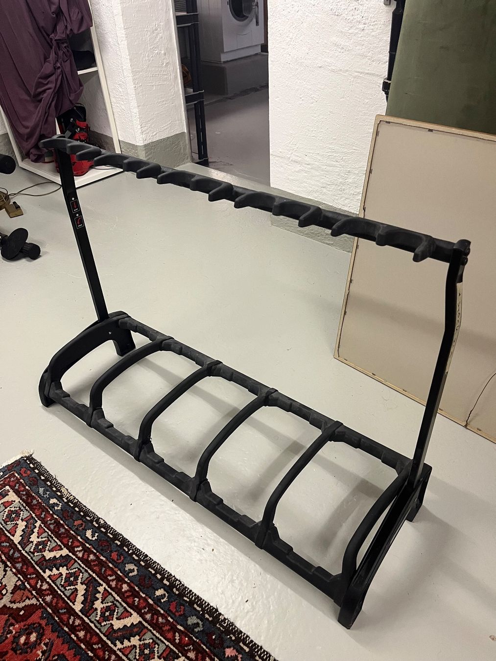 König & Meyer Supporti per strumenti musicali & leggii: K&M Guardian 5 (schwarz) – Usato da Winterthur venduto da yelling_at_cloud 1