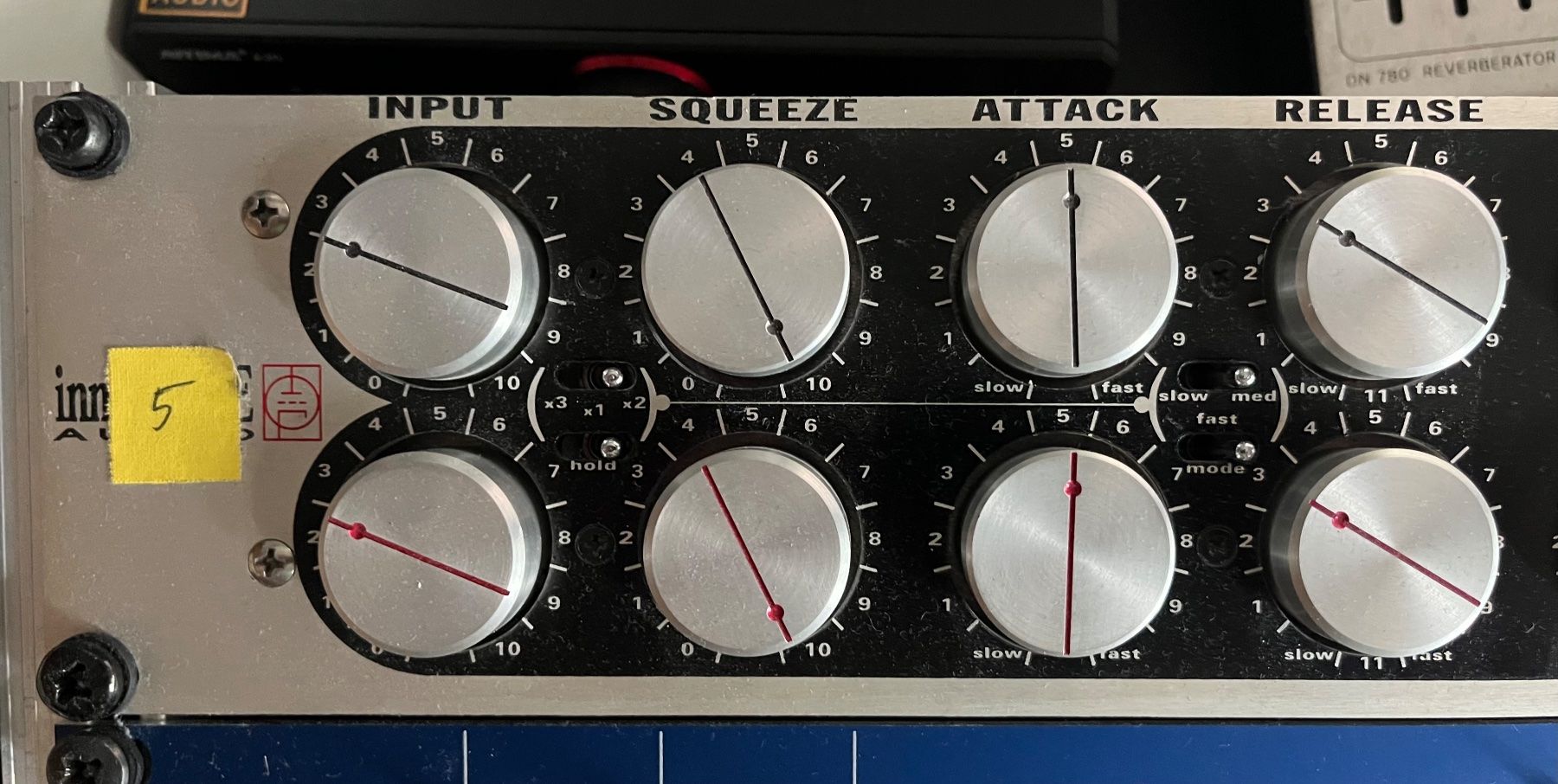 Compresseurs: inner tube audio - Dual Atomic Squeezebox Kompressor/Limiter – D'occasion à Zürich par Besije 1