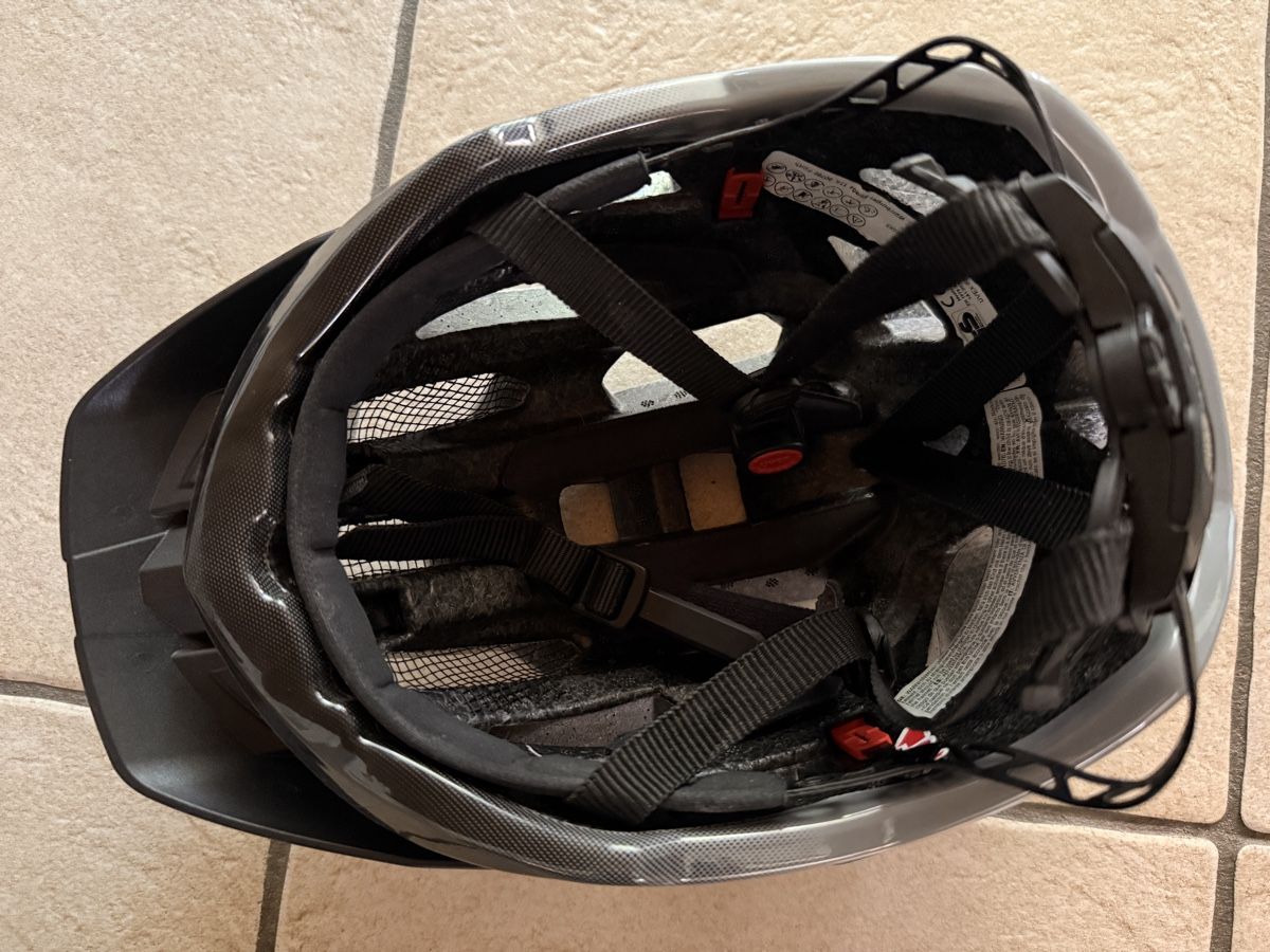 Uvex Caschi: Bike Helm Uvex Quatro – Usato da Cham venduto da carmenblacky 3