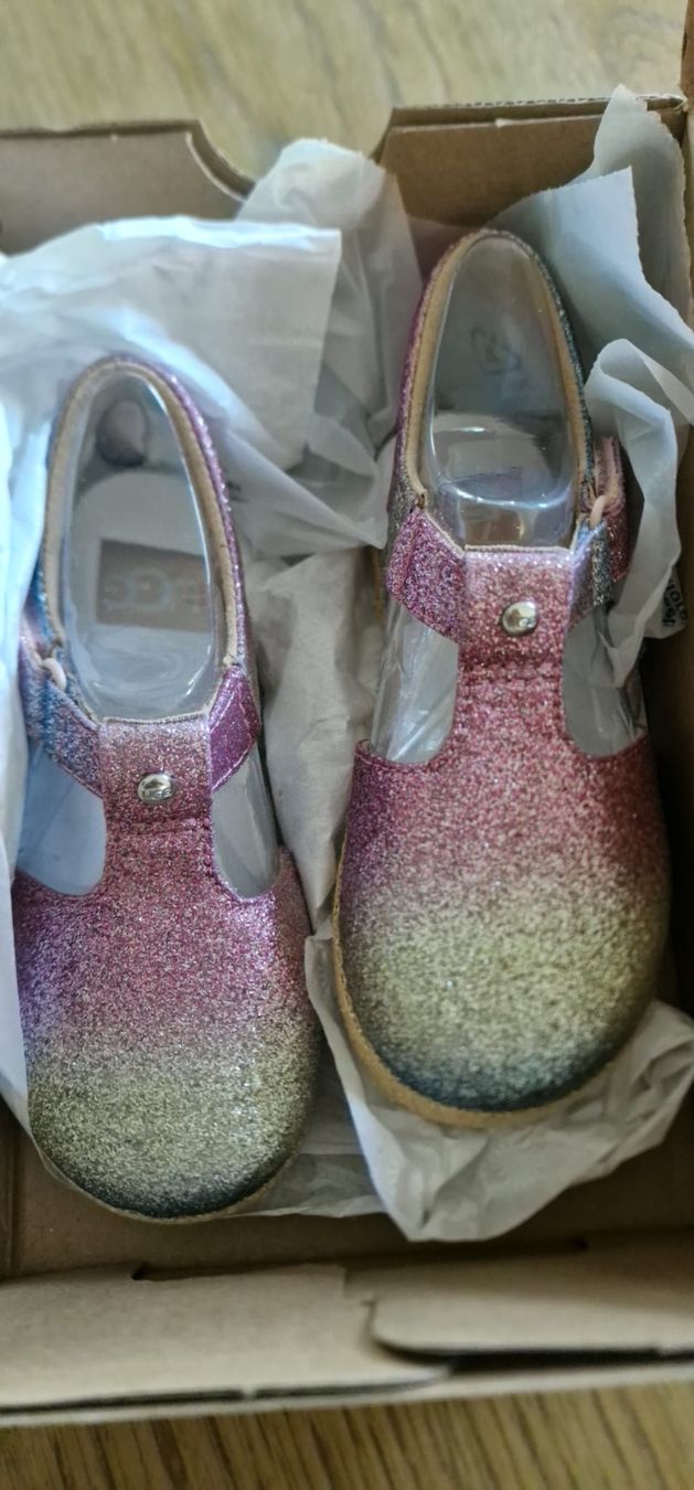 Scarpe per ragazze: Ugg schuhe Glitzer grösse 26 Neu – Usato da Seftigen venduto da G00 1
