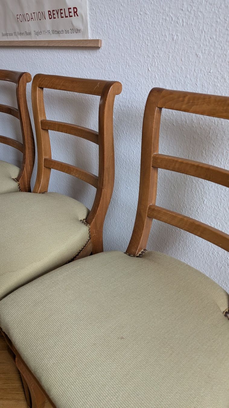 Chaises: 4 Holzstühle mit Polster – D'occasion à Basel par wollamhsram 5