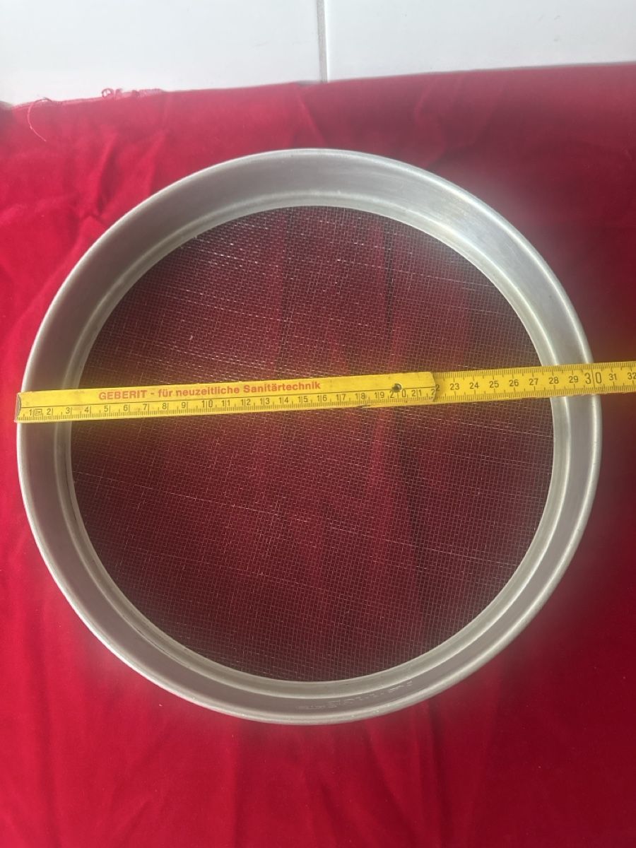 Sigg Küchengeräte: Sieb Dörrex Metall Sieb Durchmesser ca. 30cm SIGG – Gebraucht aus Zürich von Chaeffeler 2