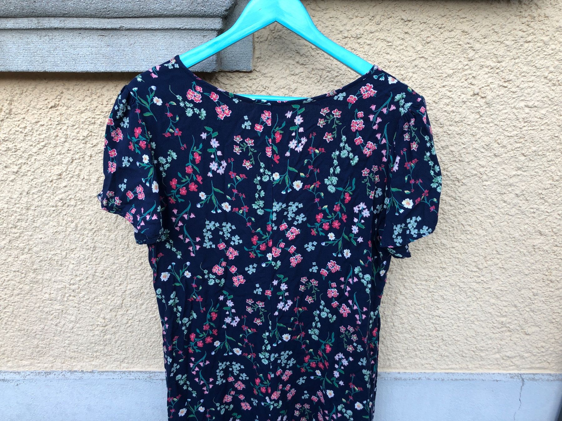 Kleider: Kleid mit Blumenmuster 44 – Gebraucht aus Wädenswil von Pixie_ 1