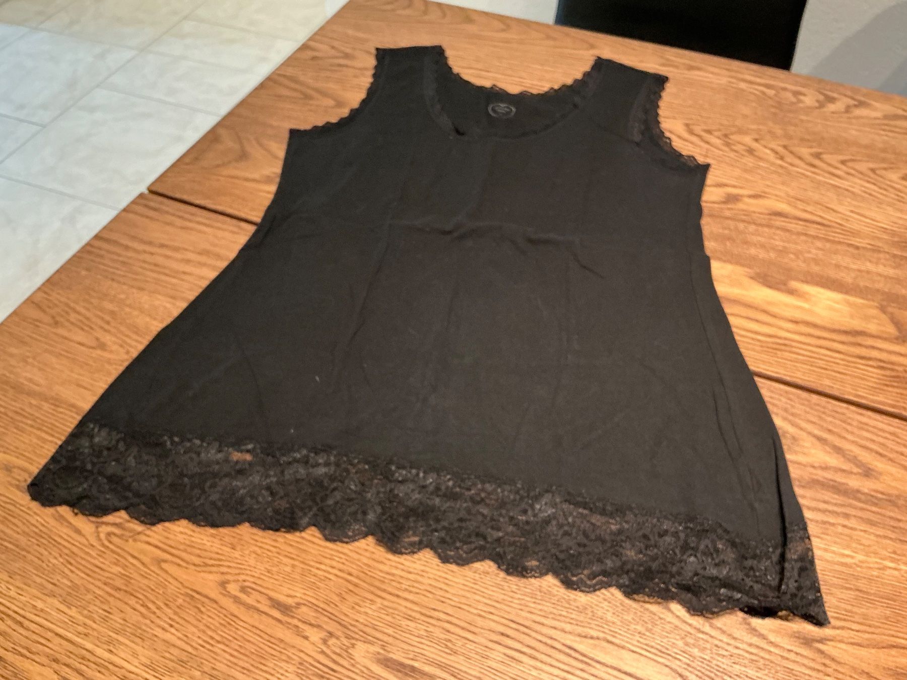 Tops: Schwarzes Top mit Spitze Gr. L Sommer Top – Gebraucht aus Würenlos von sweety5436 1