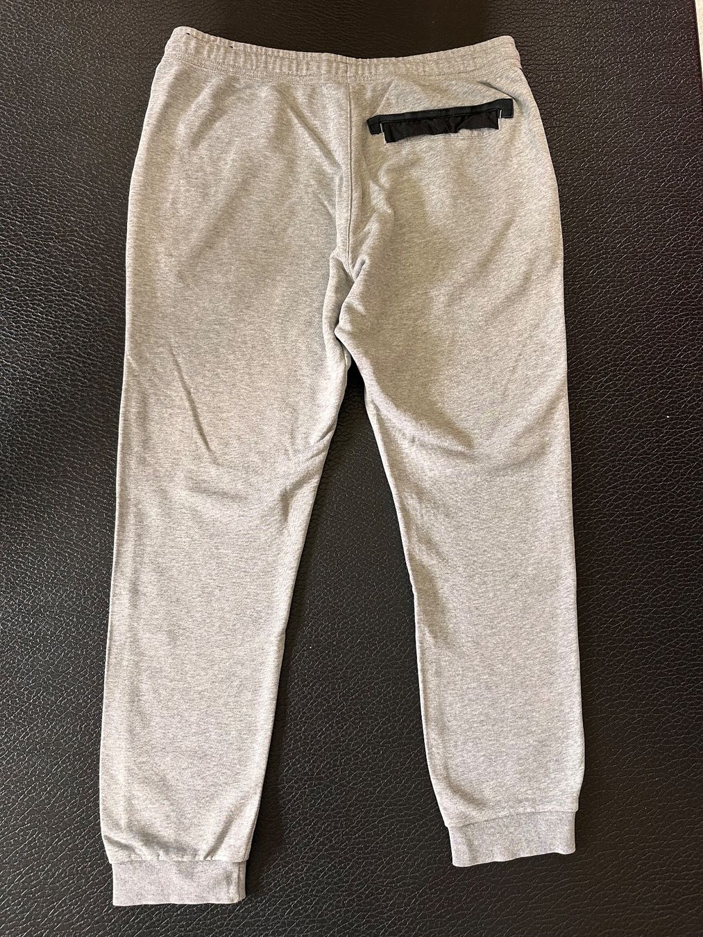 Nike Pantaloni: Nike Jogginghose, Trainingshose Grösse L – Usato da Illnau venduto da Xanny777 1