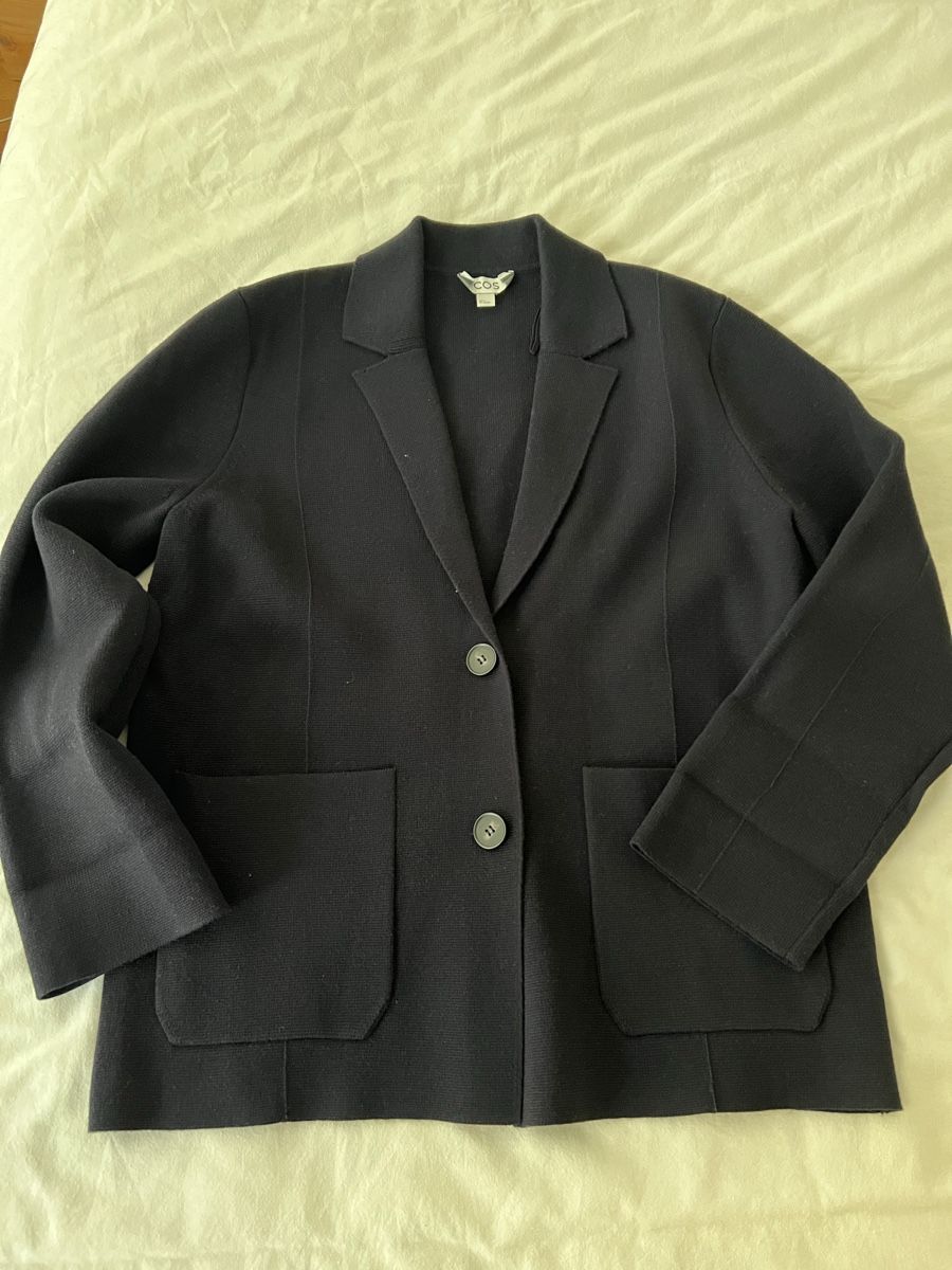 Cos Giacche: COS Navy Wool Blend Jacket - Minimalist Chic - Size S – Usato da Zürich venduto da jus_sw7l