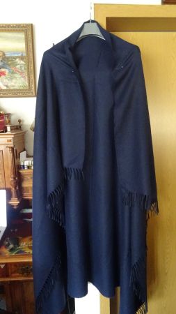 NEU PONCHO.  DUNKEL BLAU- TEGET-  ALLES MUSS RAUS.