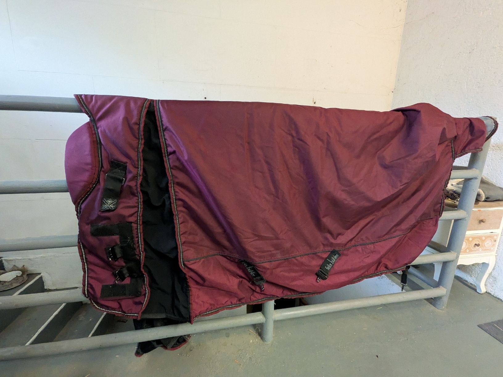 Felix Bühler Decken & Deckenzubehör: Pferde Winterdecke 145cm/ 300g – Gebraucht aus Widen von Tashiko
