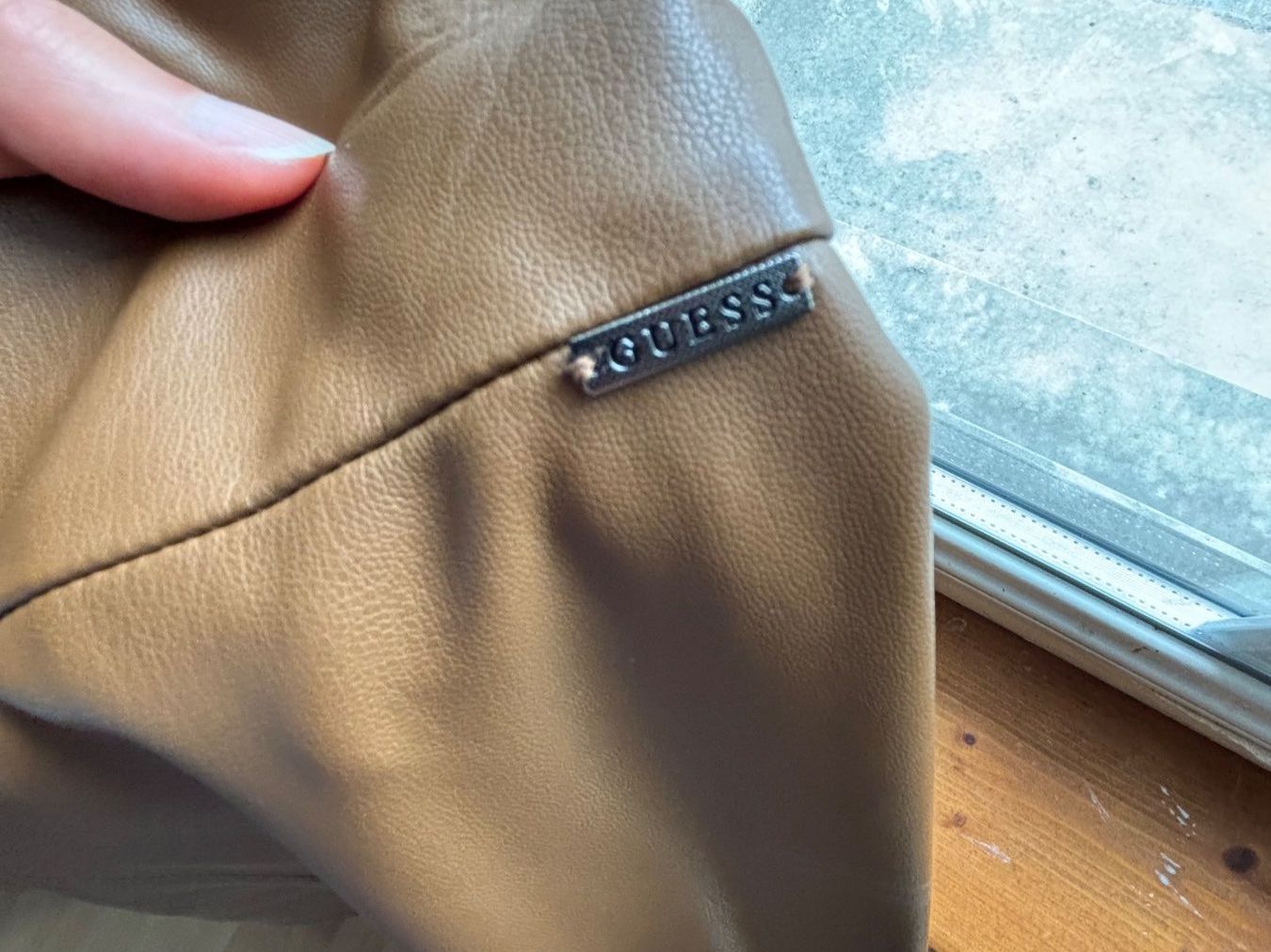 Guess Leggings: Legging neuf simili cuir caramel Guess – Nuovo (secondo la descrizione) da Confignon venduto da lea_nv6b 2