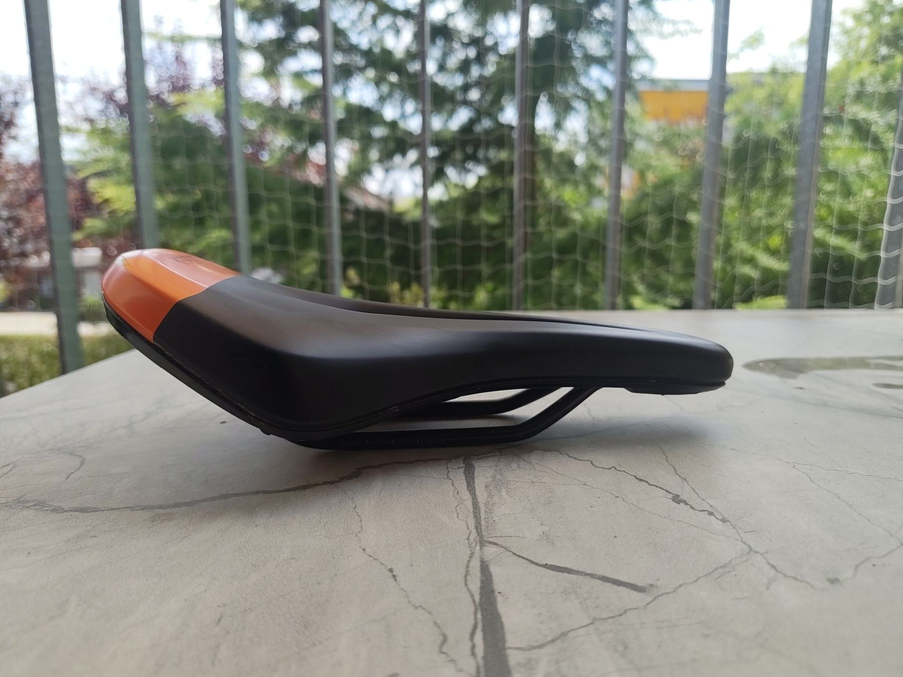 Fizik Ersatzteile: Fizik Terra Sattel schwarz-orange  – Gebraucht aus Seuzach von dan1991 1