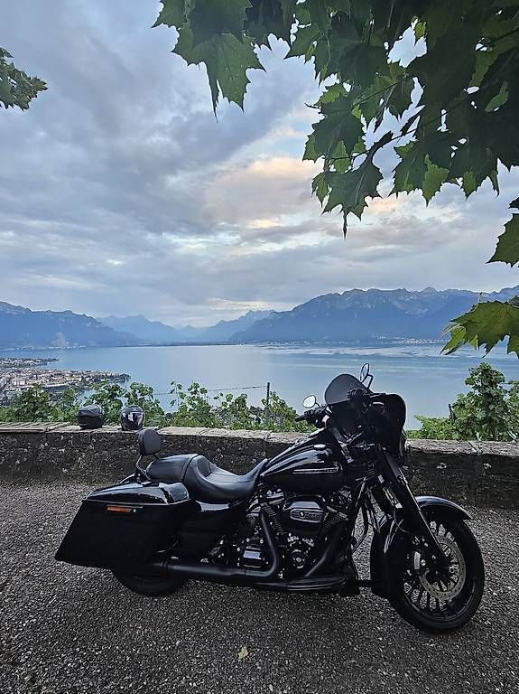Touring: Harley davidson road king 107 – Usato da Mont-sur-Lausanne venduto da Dini088