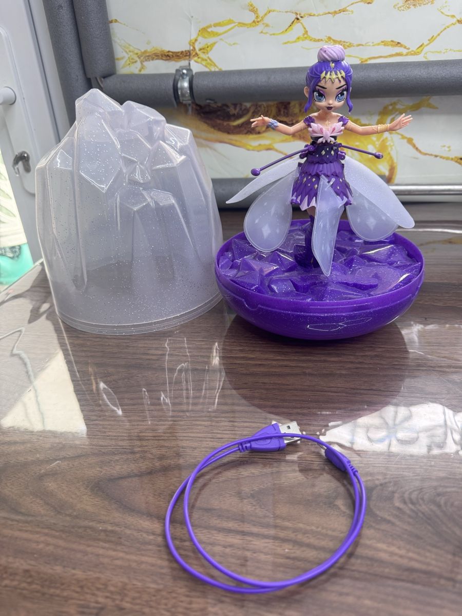 Jouets: Pixie Flyers fliegende Puppe lila mit USB Kabel  – D'occasion à Oftringen par Makeq 1