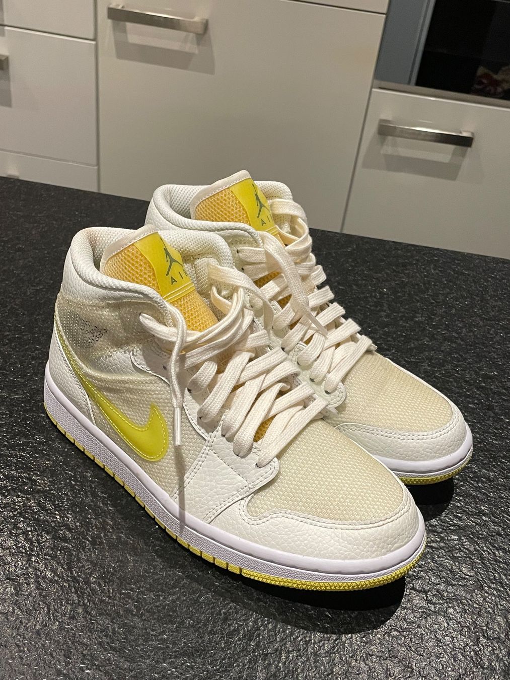 Jordan Scarpe da uomo: Jordan Air 1 Mid SE - lemon/white – Usato da Dübendorf venduto da ja-m 1