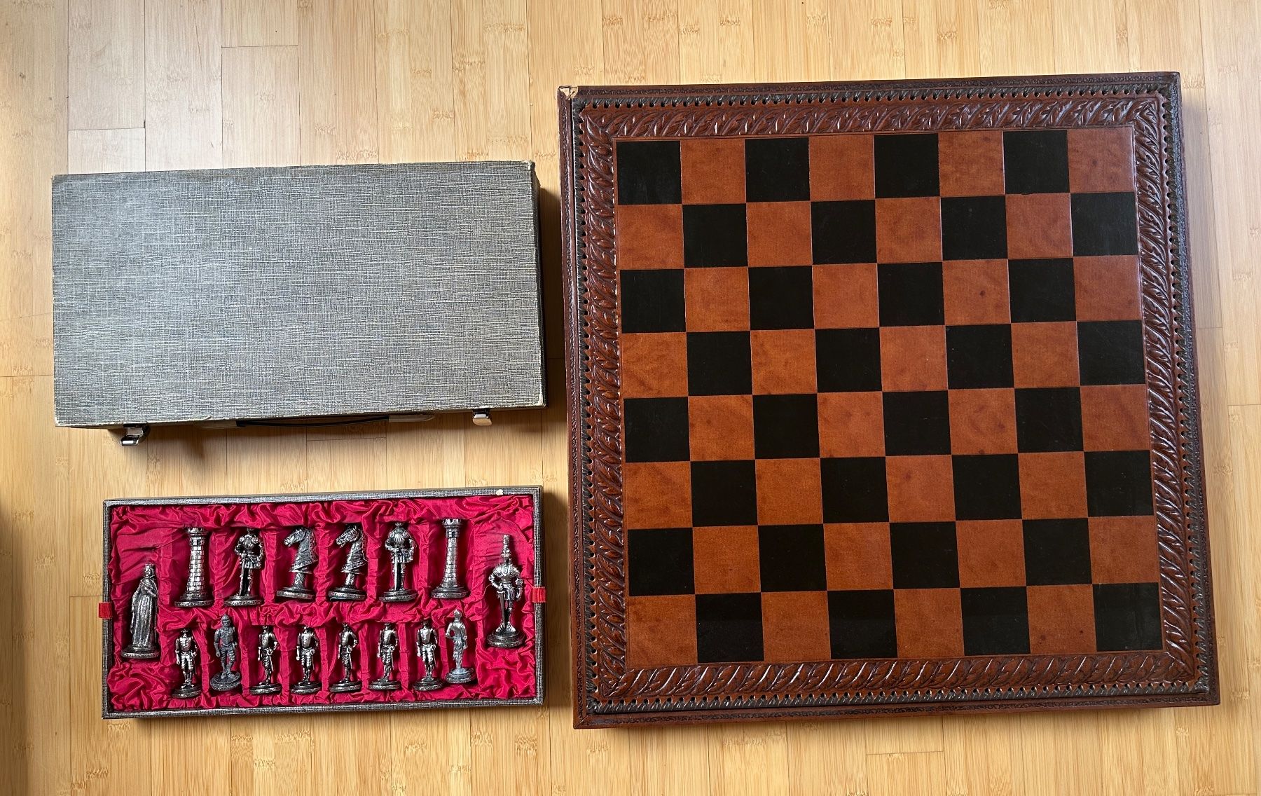 Giochi: Edles Schachspiel mit Figuren-Set, Lederbrett, – Usato da Beckenried venduto da Kensykatro