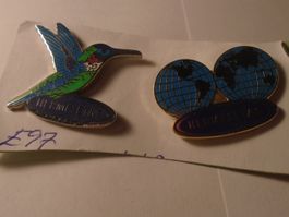 2 Ver. Hermesetas Pins Vogel und Welt (E97)