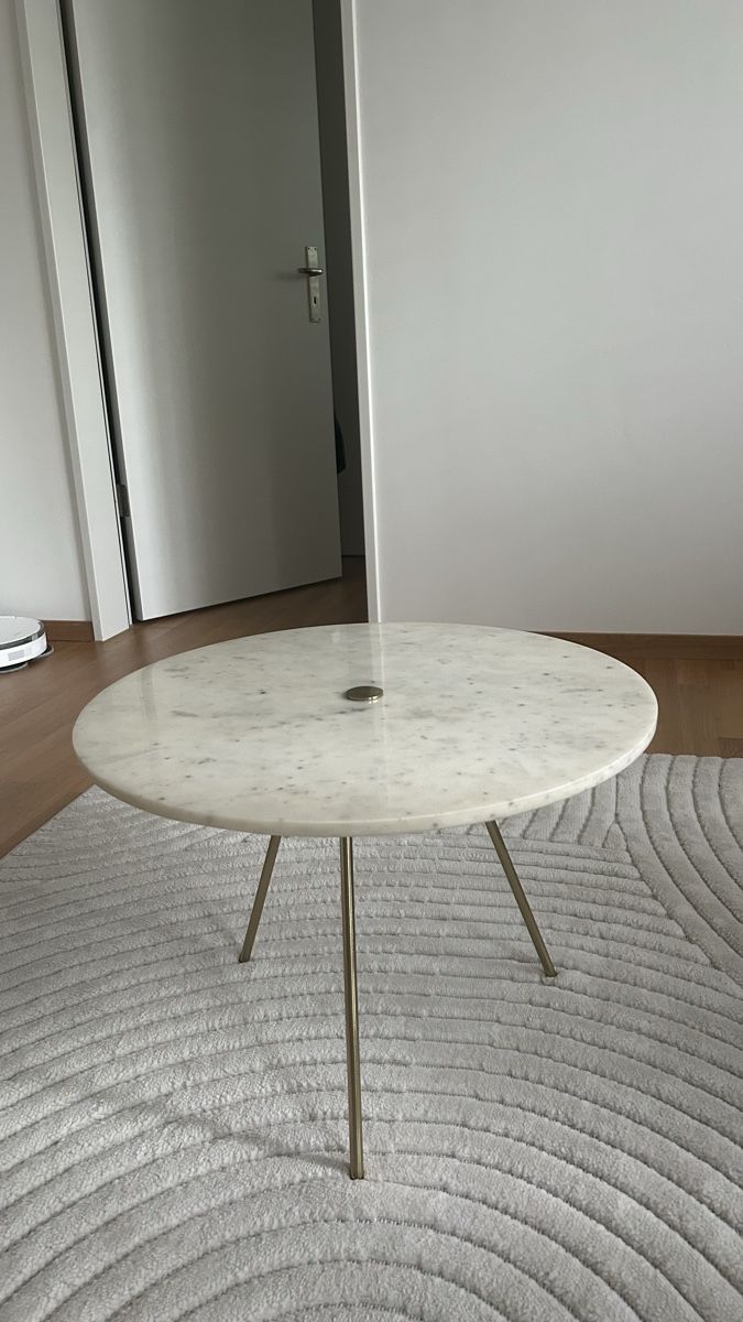 Tavoli: Elegant coffee table with gold legs – Usato da Zürich venduto da ani_x67k