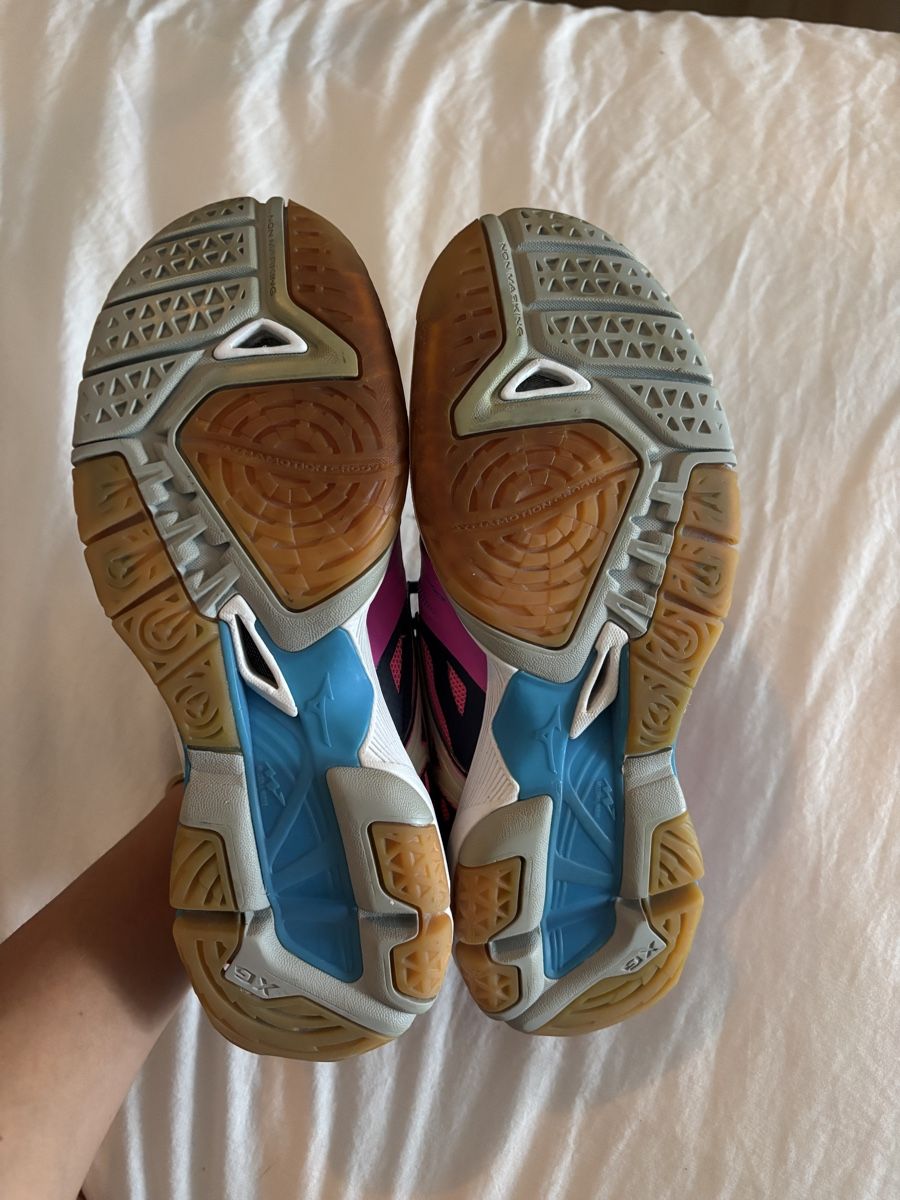 Mizuno Damenschuhe: Mizuno Wave Tornado X Volleyballschuhe – Gebraucht aus Küssnacht am Rigi von sab_s7w6 1
