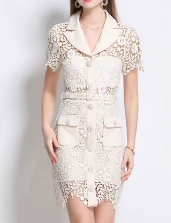 Robe NEUVE cintrée Dentelle Crème Taille S !