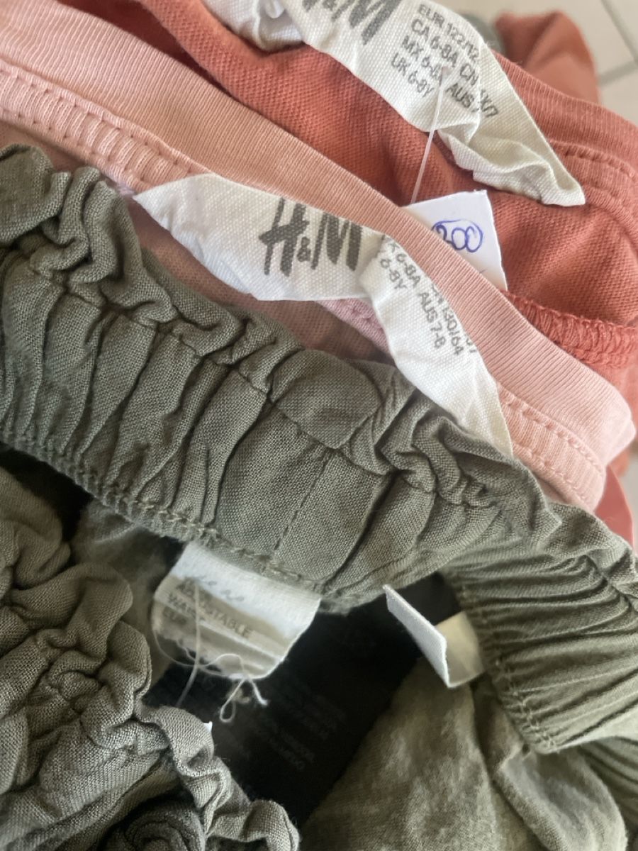 Lotti & Set di vestiti: H&M Mädchen Kleiderpaket, Gr.116/122 Sommer – Usato da Obergerlafingen venduto da cabo4 3