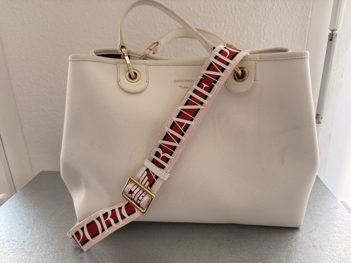 Armani Borse da donna: Emporio Armani Tasche Weiss – Usato da Baden venduto da ..Nina..