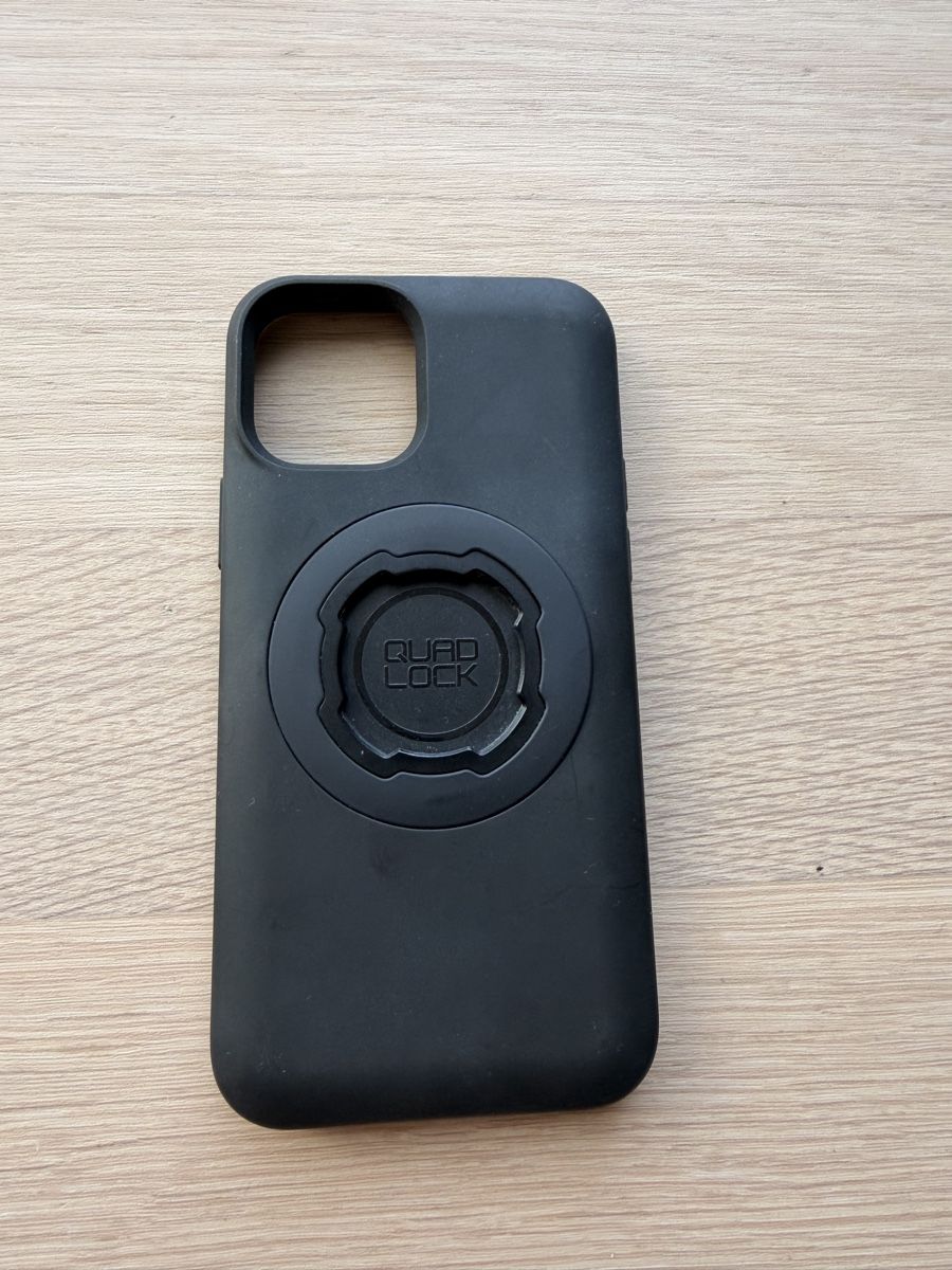 Quad Lock Cover & Protezioni schermo: Quad Lock iPhone 13 Pro Hülle Schwarz gebraucht – Usato da Zürich venduto da catutska