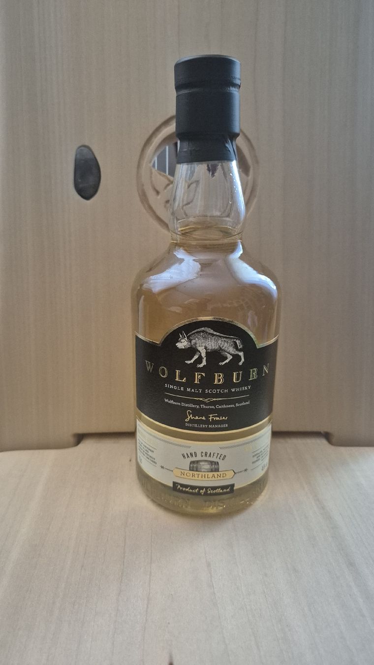 Wolfburn Spirituosen: Wolfburn Single Malt Scotch Whisky – Neu und originalverpackt aus Gattikon von Fazender