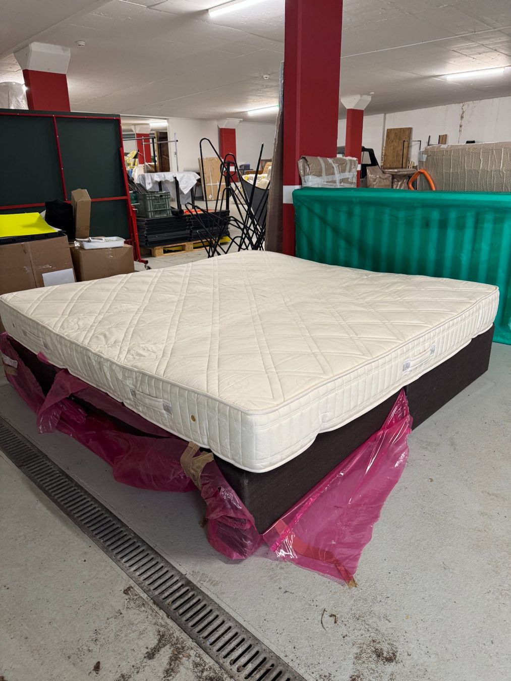 Letti: Bed 200 x 200 cm with Support Base and Drawers – Usato da Luzern venduto da Antiquesonline