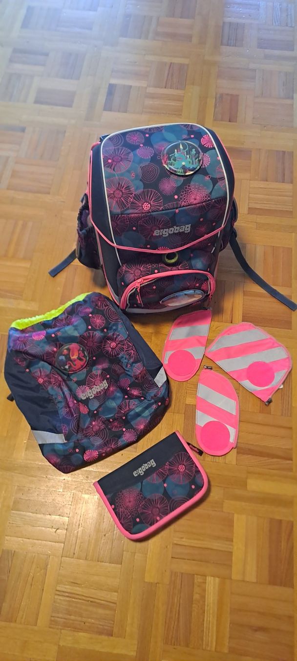 Ergobag Sacs & sacs à dos: Ergobag Schulrucksack mit Zubehör – D'occasion à Sion par LichtWolke