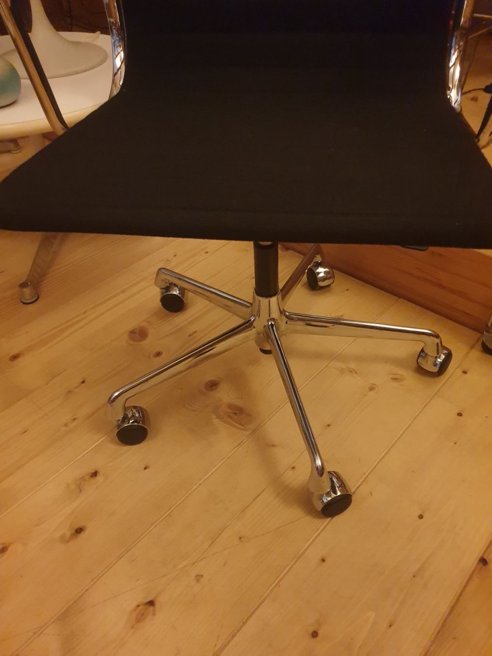 Vitra Chaises: Eames Vitra EA 117 Office Chair – D'occasion à rebstein par spacy73 4