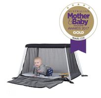 Lightweight travel cot with self-inflatable mattress 