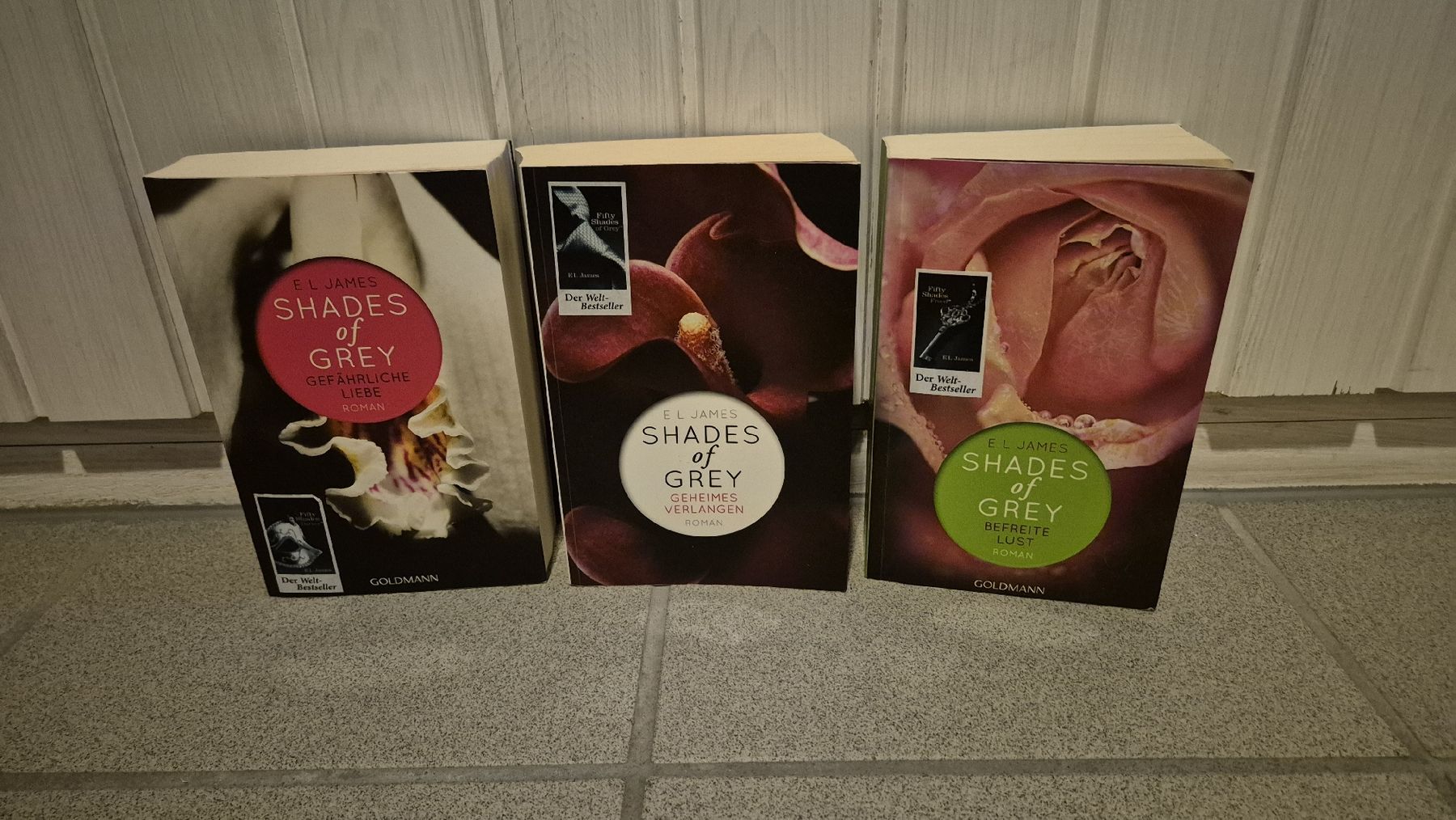 Libri: Shades of Grey Trilogie – Usato da Hombrechtikon venduto da Bakra12