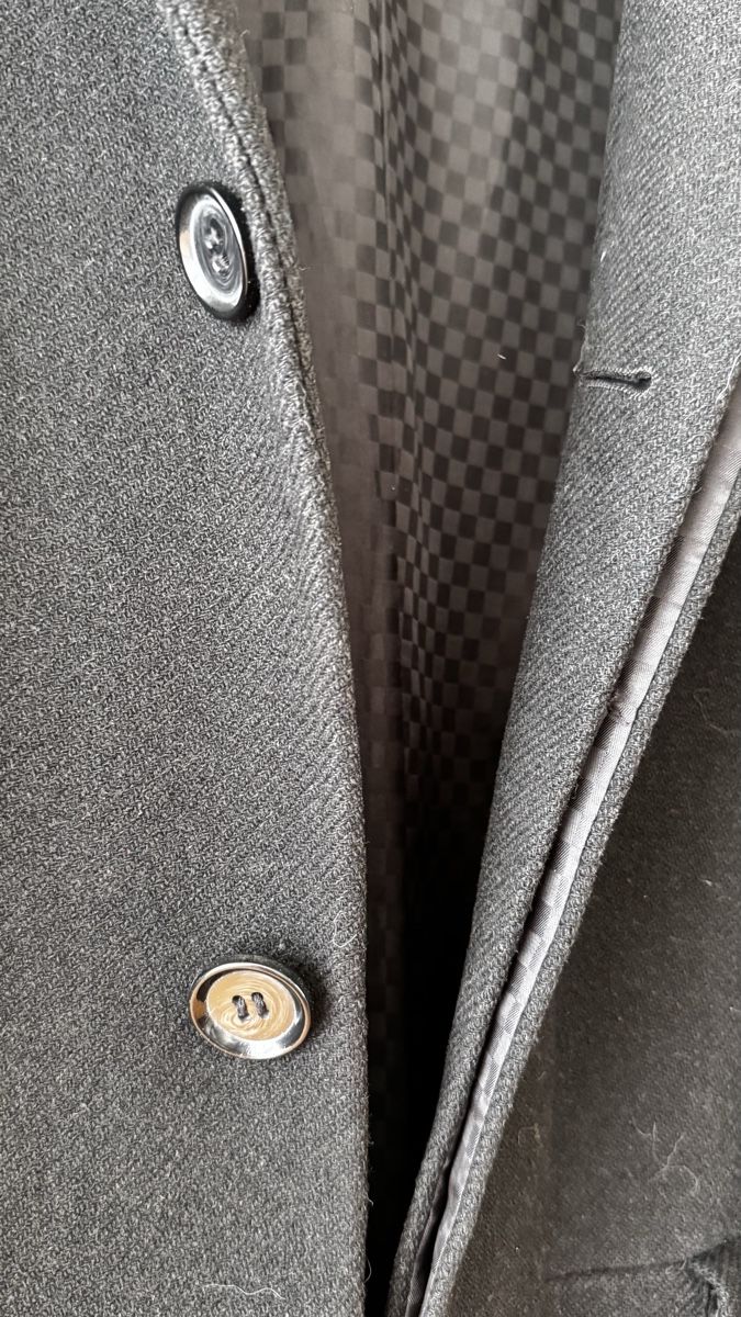 Cappotti: Schwarzer Mantel, elegant, Grösse 48 – Usato da Brunegg venduto da antihero86 3