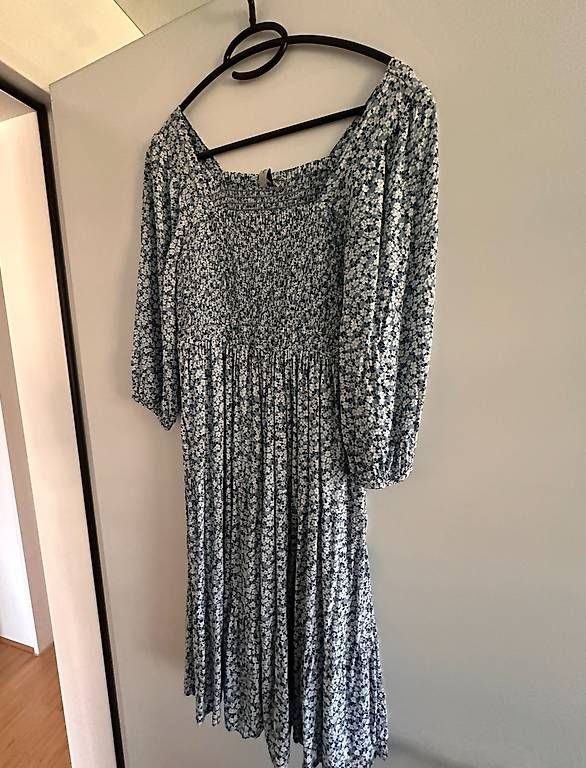 Vestiti: Sommer Kleid – Usato da Luzern venduto da AnnaZaychenko